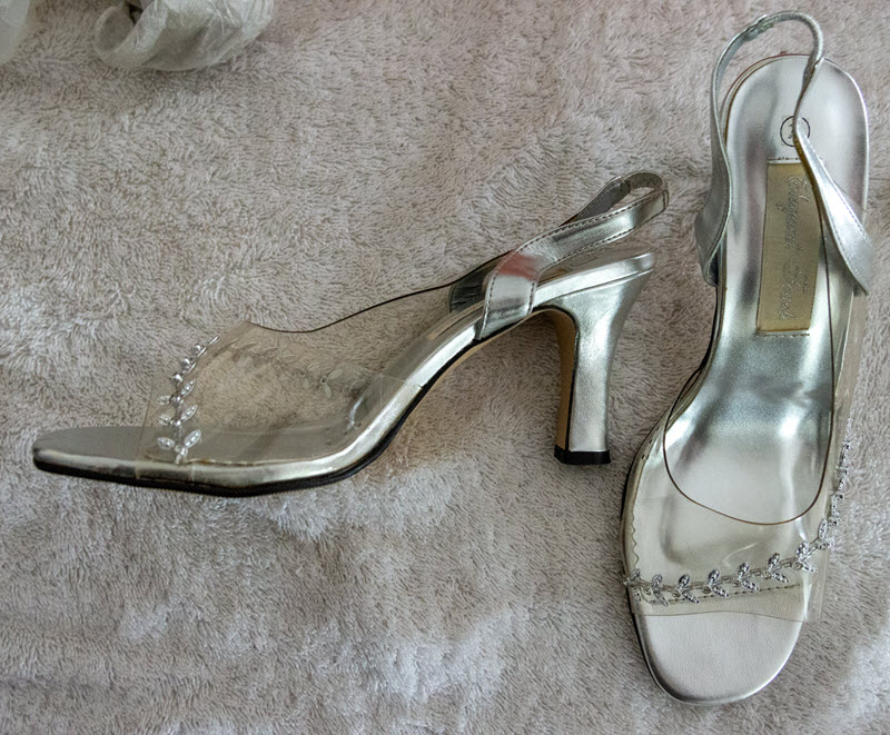 Like New Clear Silver Sandal 7.5M