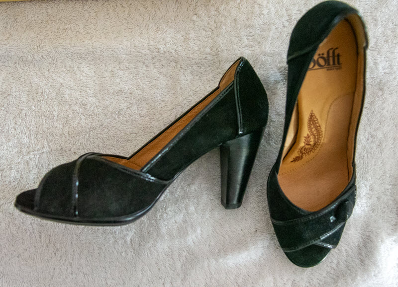 New In Box Sofft Black Suede Heels 7.5M